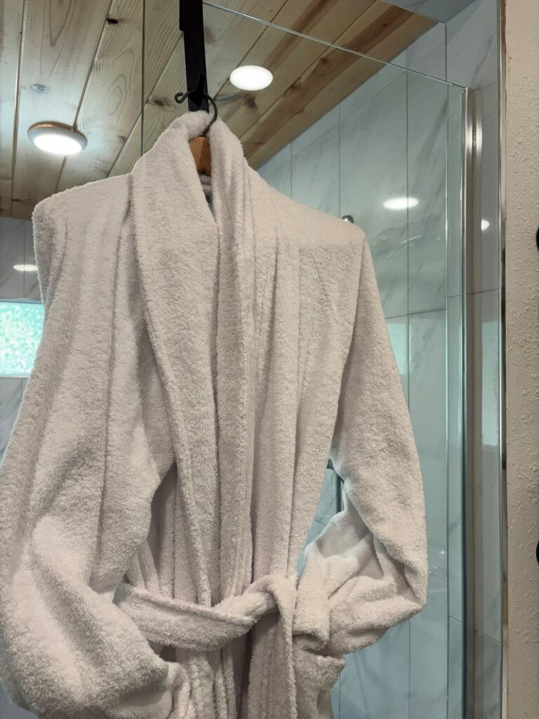 202510 single bathrobe 800x1067